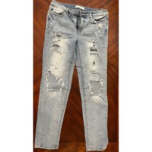 Kancan women's distressed jeans size 9/28‎ missing front button